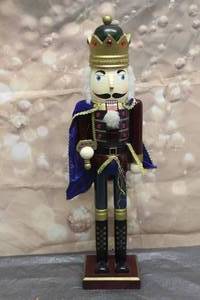 lot 159 image: LARGE VINTAGE NUTCRACKER STANDING KING 26 TALL
