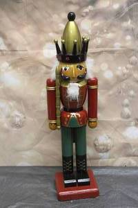 lot 160 image: LARGE VINTAGE NUTCRACKER STANDING KING 24 TALL