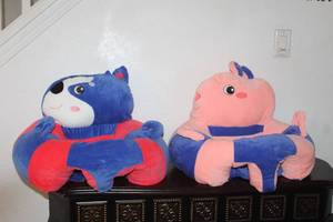 lot 175 image: 2 STUFFED BABY SUPPORT SOFA CHAIR LEARN TO SIT HUSKY AND PINK MOUSE