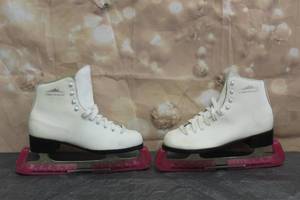 lot 72 image: LAKE PLACID GUARDDOG FIGURE SKATES SIZE 8R