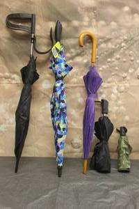 lot 73 image: LOT OF 5 ASSORTED SIZE UMBRELLAS