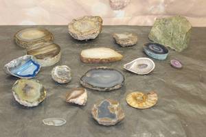 lot 89 image: LOT OF ASSORRTED LARGE MINERAL GEMSTONES SEE PICS