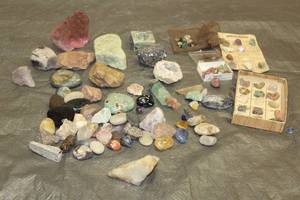 lot 90 image: LOT OF ASSORTED MINERALS GEMSTONES SEE PICS