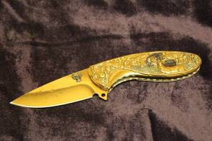 lot 96 image: BOKER MAGNUM GOLDEN DEER HUNTER FOLDING KNIFE