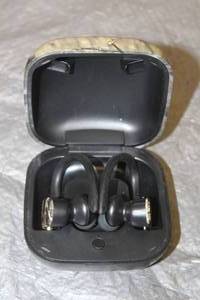 lot 100 image: ARGUR MOTWS101 EARBUDS