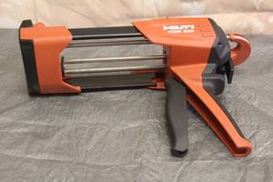 lot 8 image: HILTI HDM 330 EPOXY GUN