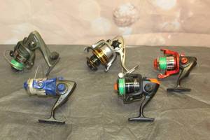 lot 14 image: LOT OF 5 ASSORTED BRAND FISHING REELS