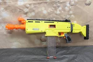 lot 29 image: NERF FORTNITE AR-L ELITE DART BLASTER