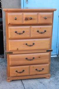 lot 41 image: PROGRESSIVE FURNITURE INC 5 DRAWER DRESSER CHEST 1559-14 HECHO EN MEXICO