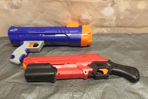 lot 31 image: NERF DOG BLASTER AND NERF RIVAL XX-800
