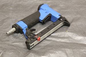 lot 38 image: FASCO F1B 7C-16 PNEUMATIC NAIL GUN