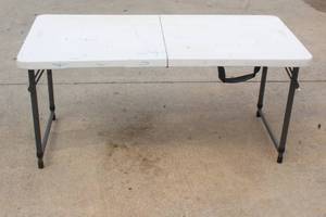 lot 122 image: 4FT LIFETIME FOLDING TABLE ADJUSTABLE HEIGHT