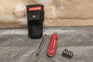 lot 140 image: PLANET EARTH TOOL SABERTOOTH T HANDLE DRIVER WITH ACCESSORIES AND CASE