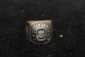 lot 125 image: SUPER SERIES BASEBALL CHAMPIONSHIP RING