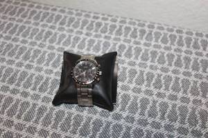 lot 64 image: GUESS FASHION WRIST WATCH U12505G1 42MM WATER RISITANCE 100M300FT