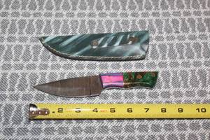 lot 117 image: DAMACAS STEEL HUNTING KNIFE WITH CUSTOM HAND CARVED HANDLE
