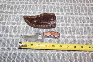 lot 109 image: DAMACAS STEEL BOOT KNIFE WITH CUSTOM HAND CARVED HANDLE