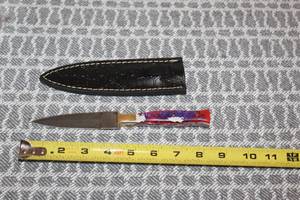 lot 119 image: DAMACAS STEEL DAGGER WITH CUSTOM HAND CARVED HANDLE