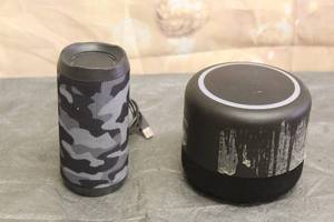 lot 150 image: TOTAL OF 2 BASS JAXX WIRELESS SPEAKERS , CAMO WIRELESS & STADIUM WIRELESS