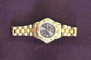 lot 155 image: GII STAINLESS STEEL WATER RESISTANT LADIES WATCH 3210