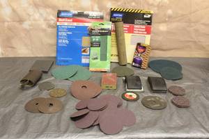 lot 40 image: LOT OF ASSORTED SIZE MULTI PURPOSE SANDPAPERRUBBER SANDING BLOCKS  SEE PICS