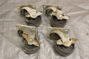 lot 17 image: TOTAL OF 4 LOCKING CASTERS 3  ,SEE PICS&nbsp