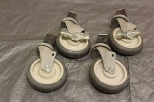 lot 20 image: TOTAL OF 4 CASTERS 5  2 ARE LOCKING CASTERS ,SEE PICS&nbsp