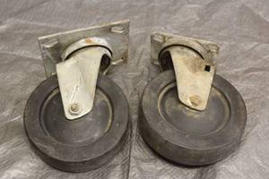 lot 23 image: TOTAL OF 2 CASTERS 5  ,SEE PICS&nbsp