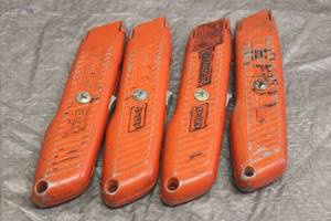 lot 37 image: TOTAL OF 4 STANLEY 10-189 SELF RETRACTING BLADE SAFETY KNIVES&nbsp