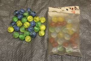 lot 61 image: LOT OF VINTAGE CAT EYE ASSORTED COLOR MARBLES&nbsp