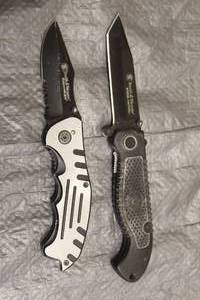 lot 102 image: SMITH WESSON SPECIAL TACTICAL &amp SWISS WESSON EXTREME OPS FOLDING KNIVES&nbsp