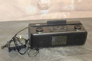 lot 108 image: REMIE BRANDSTANDS PLL RADIO DUAL ALARM CLOCK WITH BLUETOOTH AND USB , BSC200