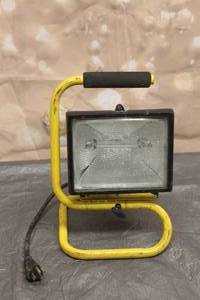 lot 114 image: WORK LIGHT 84JN