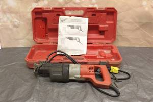 lot 119 image: MILWAUKEE HEAVY DUTY SAWZALL&nbsp 6509-22&nbsp WITH CARY CASE