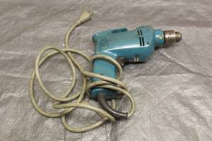 lot 121 image: MAKITA 10MM DRILL , DP3720