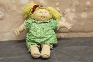 lot 123 image: VINTAGE 1984 MN THOMAS CABBAGE PATCH KIDS DOLL  SEE PICS