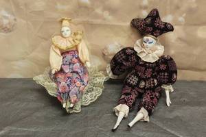 lot 125 image: VINTAGE PORCELAIN JESTER CLOWN MUSICAL SITTING DOLL &amp&nbsp PORCELAIN JESTER SUGAR LOAF CLASSIQUES DOLL