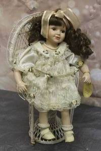 lot 128 image: VINTAGE EMERALD PORCELAIN DOLL COLLECTION MARY SINTTIN IN WICKER PEACOCK CHAIR 18H&nbsp