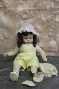 lot 131 image: 1985&nbsp WILLENA PORCELAIN DOLL  SEE PICS