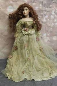 lot 136 image: VINTAGE CATHAY COLLECTION 22 PORCELAIN DOLL 1-5000 SEE PICS&nbsp