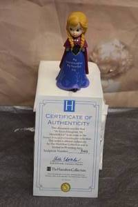 lot 147 image: THE HAMILTON COLLECTION DISNEY FROZEN  MY GRANDDAUGHTER , MY HEARTFELT JOY SCULPTURE WITH COA No 9034&nbsp