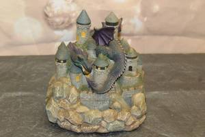 lot 159 image: HERITAGE MINT LTD MUSICAL WATER FOUNTAIN DRAGON CASTLE COLLECTION&nbsp