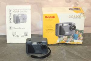 lot 168 image: KODAK DC3200 DIGITAL CAMERA IN ORIGINAL BOX&nbsp