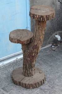 lot 175 image: TWO TIER CAT SCRATCHING POST NATURAL WOOD 32 H&nbsp