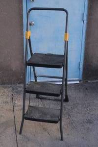 lot 182 image: COSCO 3-STEP FOLDING LADDER&nbsp