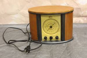lot 183 image: VINTAGE MILANO RADIO SPIRIT OF ST. LOUIS 541.859