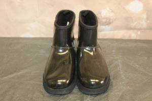 lot 204 image: UGG CLASSIC CLEAR BLACK BOOTS , SIZE 9&nbsp