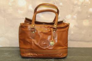 lot 235 image: DOONEY &amp BOURKE LEATHER HAND BAG ,10L X 9H&nbsp