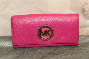 lot 240 image: MICHAEL KORS HOT PINK LEATHER 8 WALLET , OD-1508