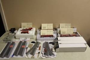 lot 278 image: 2008 HAWTHORNE VILLAGE ANHEUSER -BUSCH INC BUDWEISER BEER HOLIDAY EXPRESS&nbsp TRAIN LOT WITH COAS , -CLYDESDALES CAR ,LOCOMOTIVE AND TENDER, KING OF BEERS COACH CAR, BEER WAGON, TANK CAR&nbsp , TRACKS ,TRANSFORMER  SEE PICS&nbsp